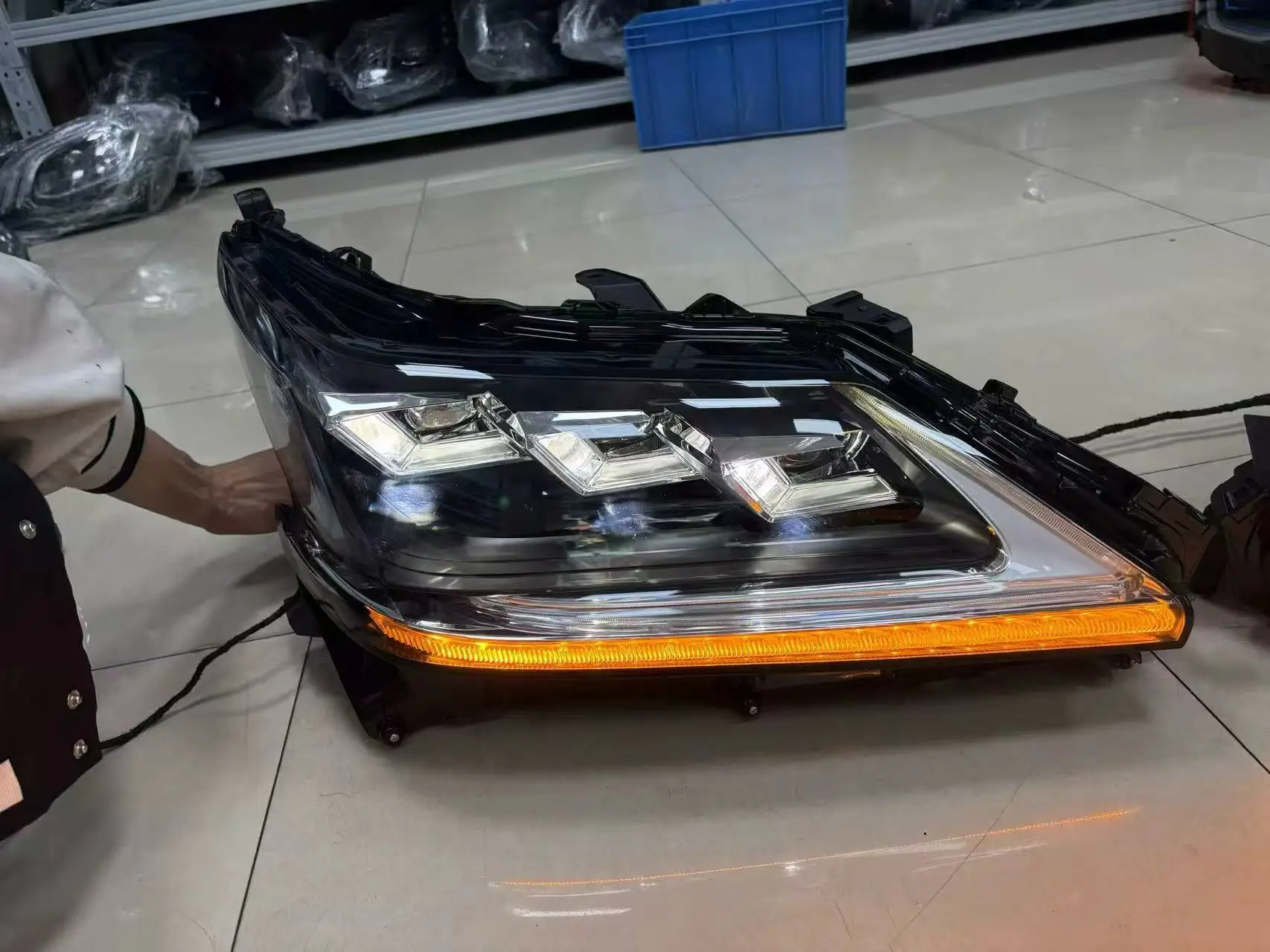 Suitable for Lexus 16LX570 headlights 16-22 models 8118560J60 8114560K80 cross-border