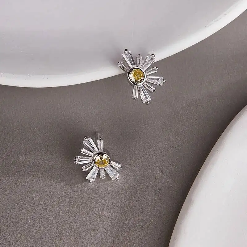 925 Sterling Silver Cubic Zirconia Daisy Flower Stud Earrings For Women Aesthetic Dainty Fashion Lightweight Shiny Small Earring