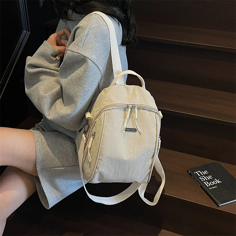 New-style ladies' single-shoulder bags for commuting and traveling. They are fashionable, versatile, lightweight and trendy.