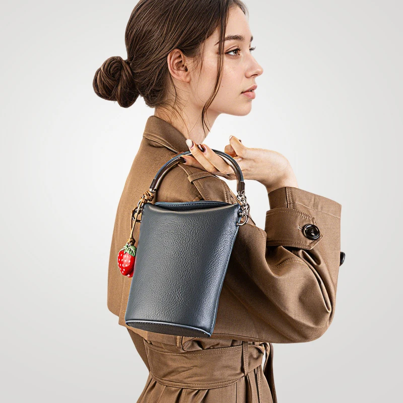 

Genuine Leather Women's Bucket Bag Luxury Small Women Shoulder Bag Strawberry Accessories Handbags Fashion Crossbody Bags