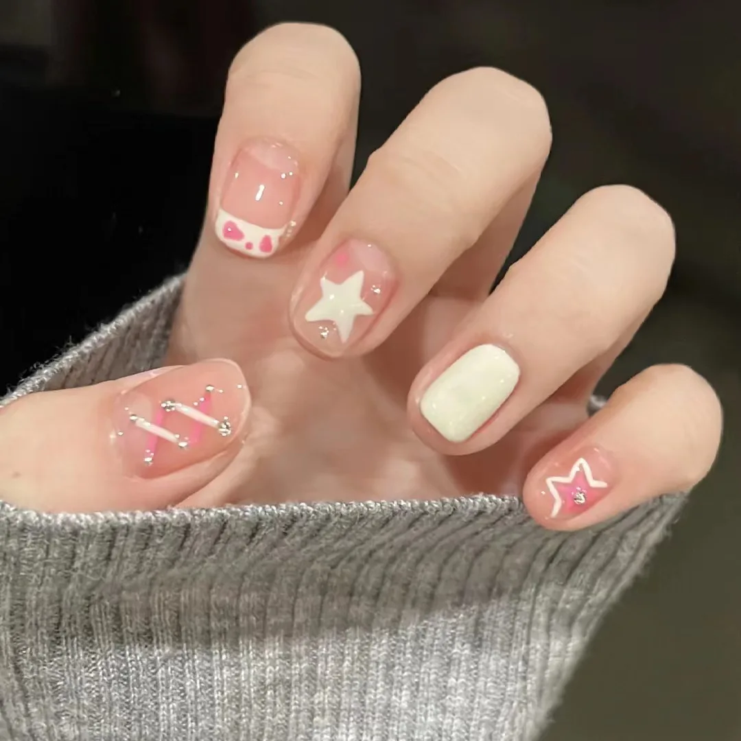 

24PCS Cute Star French Press on Nail Art Simple and Short Style Wearing Nail for Girls Gentle and White Fake Nails