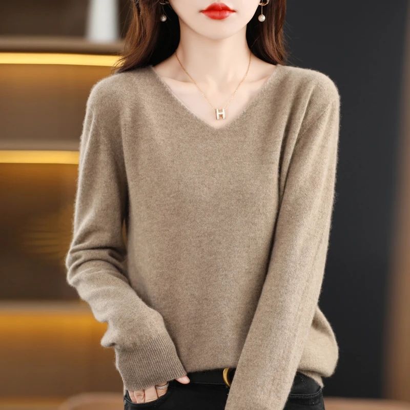 100% Australian wool V-neck women\'s sweater comfortable, soft and solid color one long sleeve sweater 201