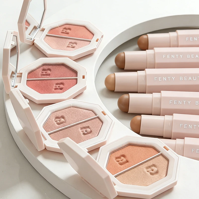 colecao-de-iluminadores-fenty-beauty-paleta-de-contorno-com-iluminador-Unico-brilho-duradouro-facil-de-misturar-para-todos-os-tons-de-pele