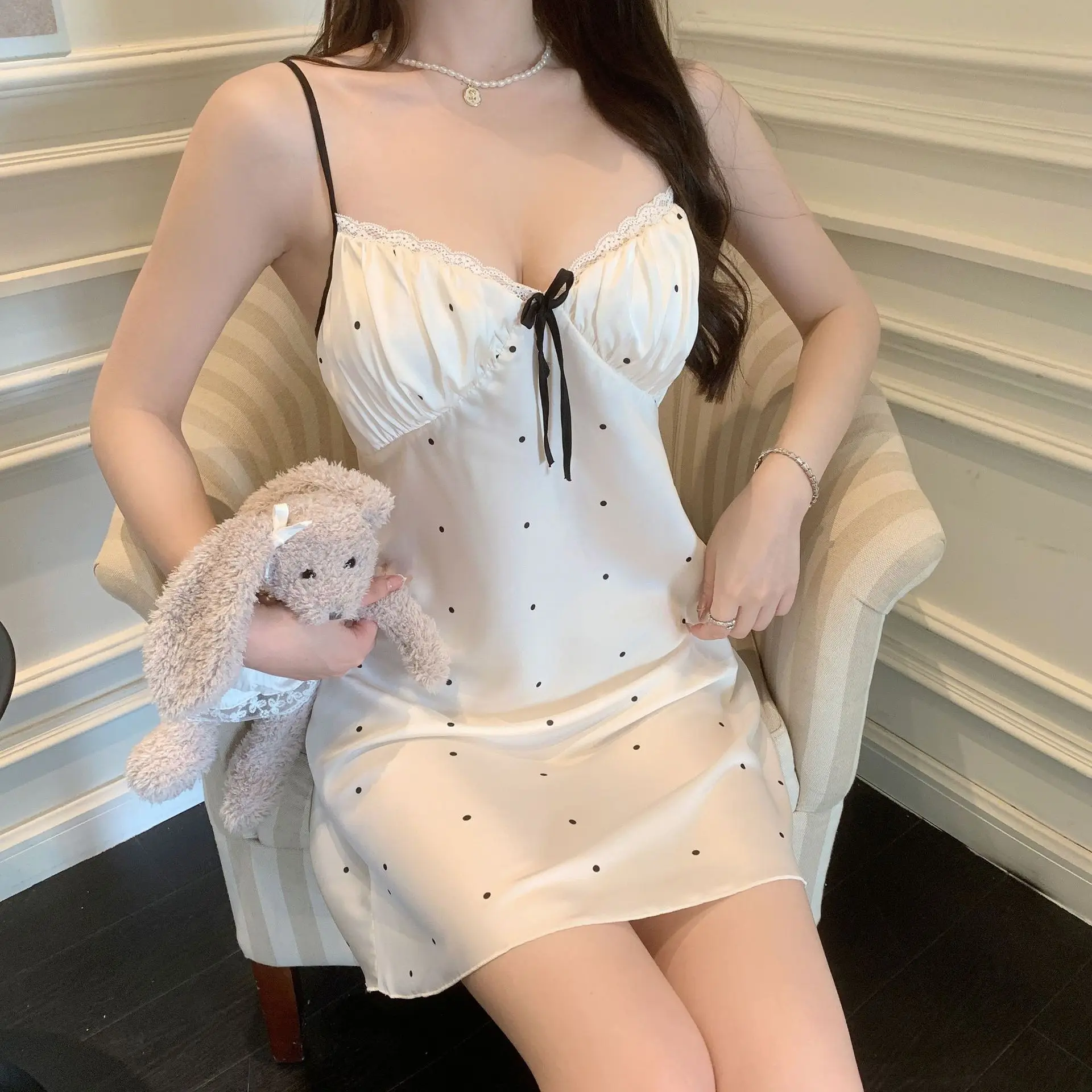 

Sexy sleepwear, women's ice ribbon breast pad, printed pure desire silk suspender nightgown, home wear