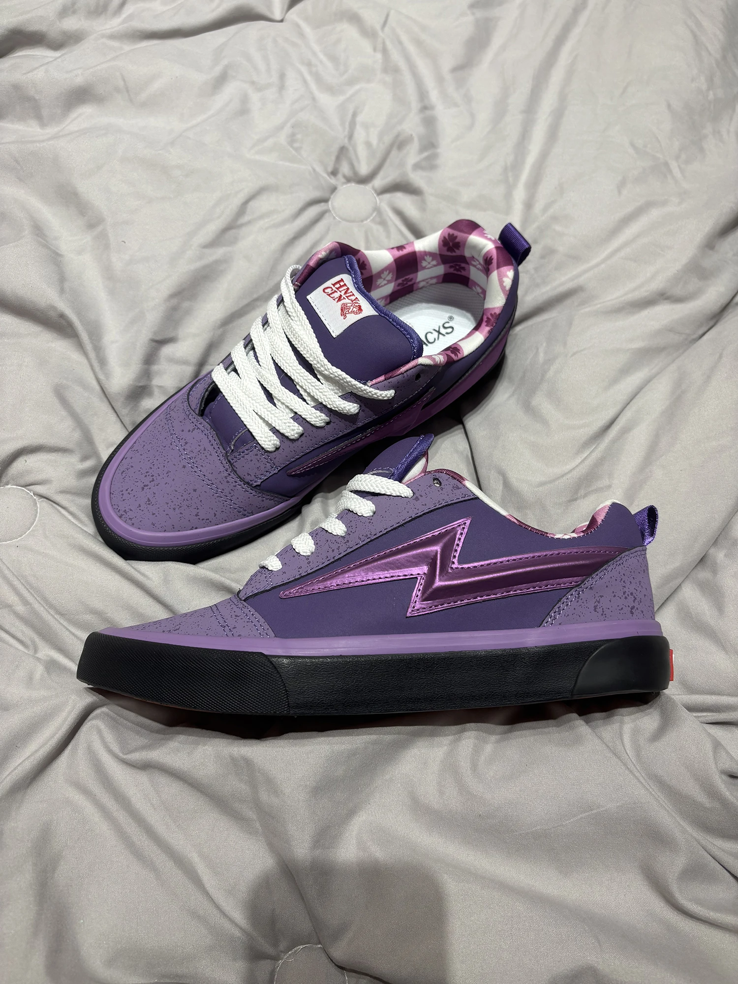 

KnuSkool Fat Bread oe Concept ex Casual Sneakers Collaborative Work with Visecoo Concept Lightning oe Design