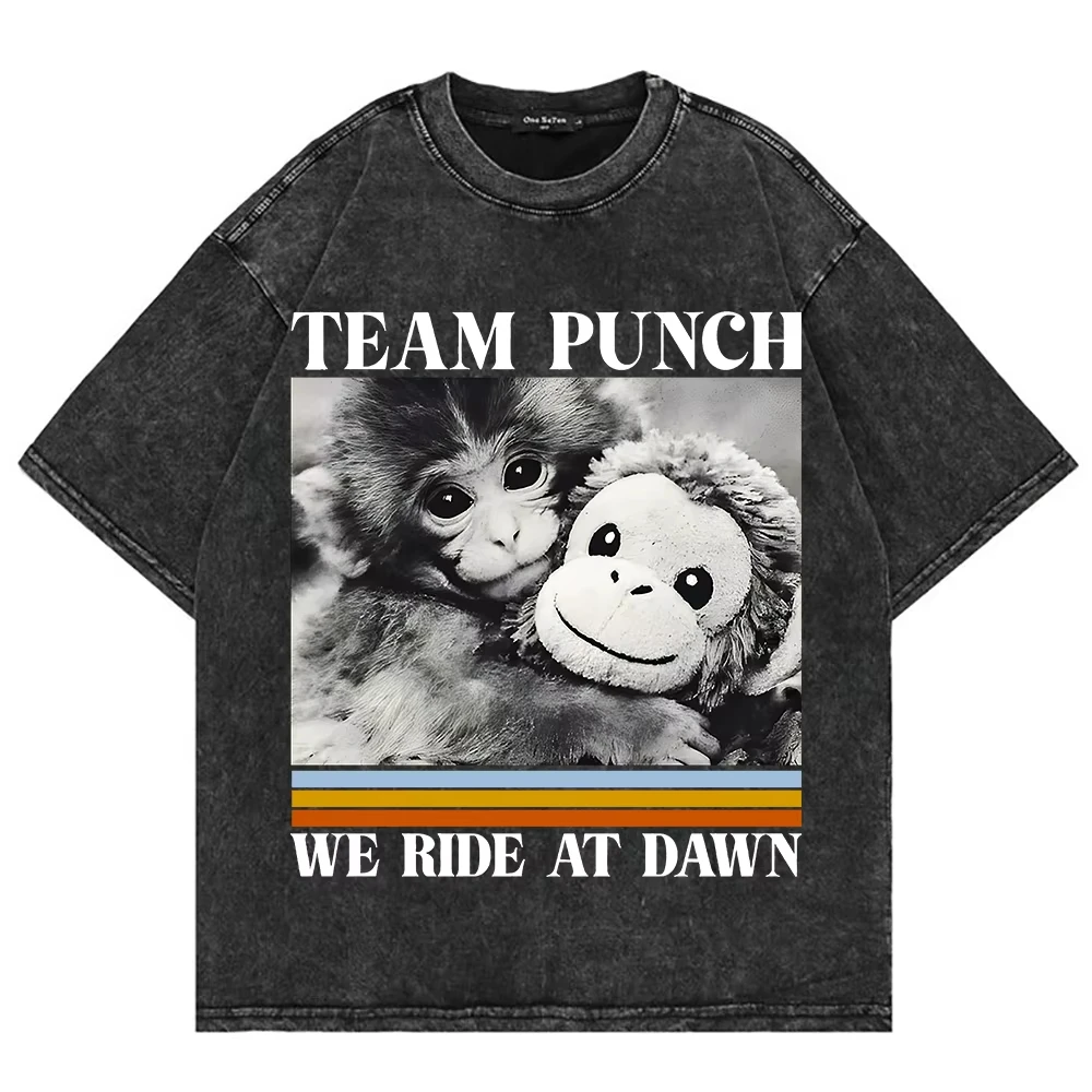 100% Cotton Vintage Washed Monkey Punch Graphic T‑Shirt Fashion Unisex Men Baby Monkey Holding Plush Toy Streetwear Casual Tops