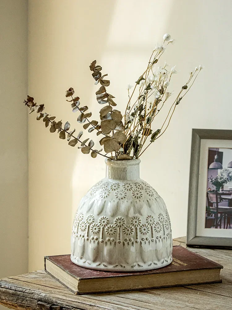 Vintage Dandelion Vase Distressed Relief Ceramic Flower Vessel Retro Guesthouse Home Decor Handmade Rustic Tabletop Decoration