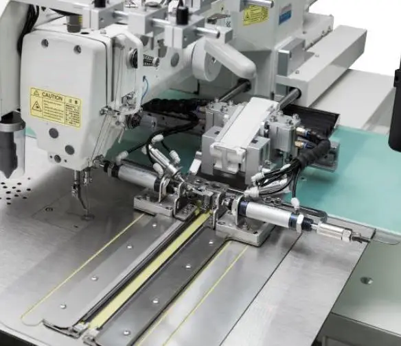 2026-QS-3020-M آلة الملابس نمط قالب تي شيرت بلاكيت ماكينة خياطة أمامية قميص بولو الجبهة يطير إغلاق ماكينة خياطة #2