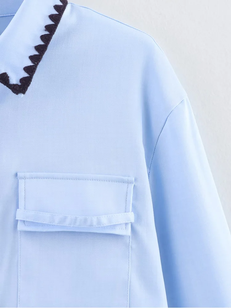 Kemeja biru kerang kerajinan sederhana bergaya Eropa, modis wanita baru, serbaguna, dan elegan, lengan panjang