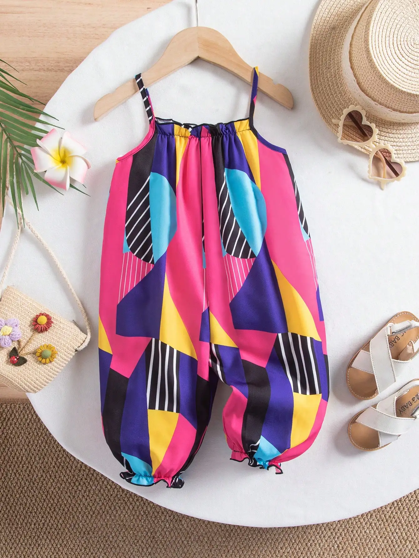 Este mono informal, lindo y versátil para niña presenta un diseño de rombos, perfecto para uso diario, fiestas de cumpleaños, actuaciones, bodas, bautizos, ceremonias de apertura, actividades en interiores y exteriores, deportes, juegos, fiestas, sesiones de fotos.