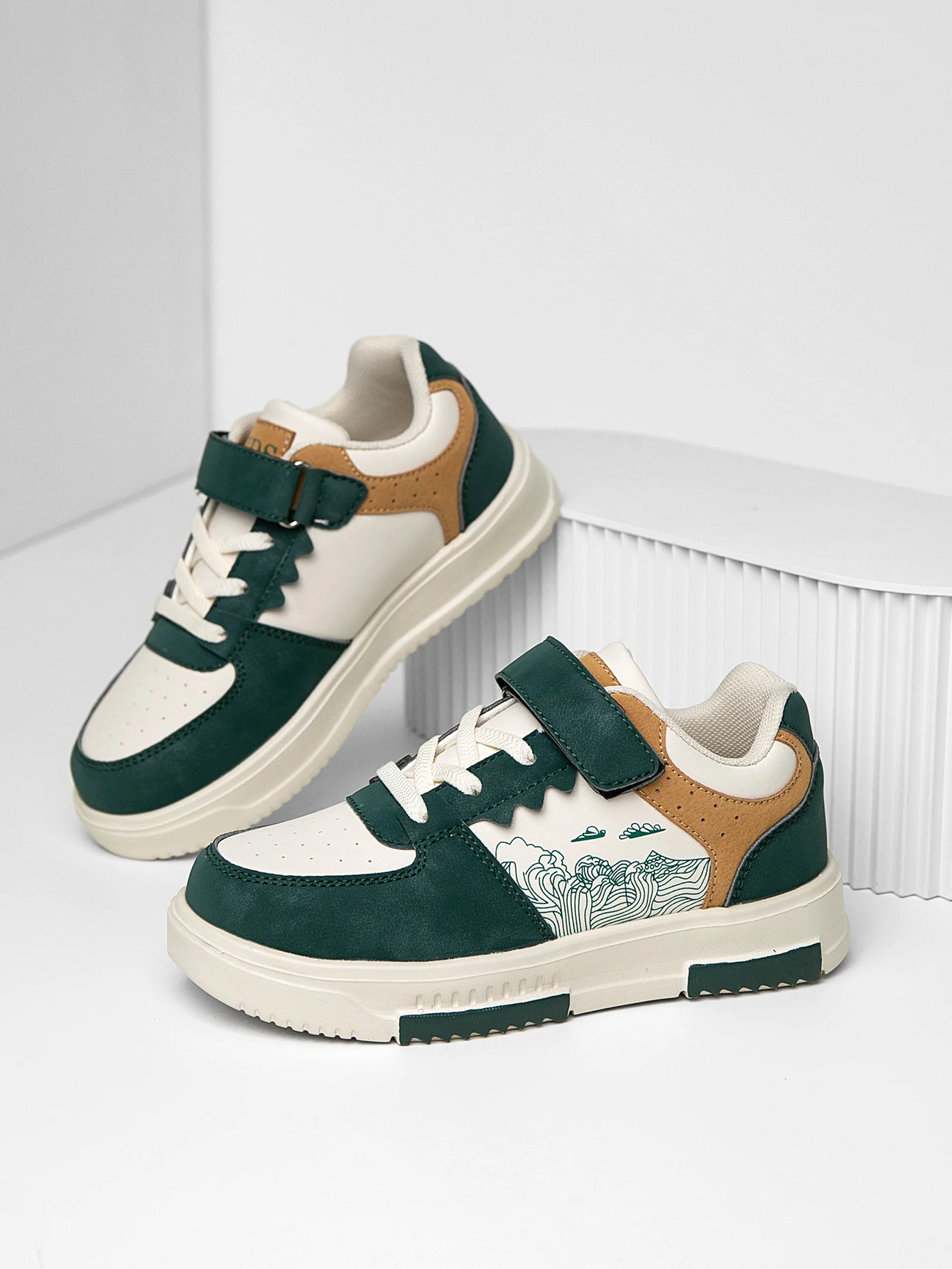 

Children's Fashion Random Print Color-Blocking Velcro Easy-On-Off Sneakers, Personalized Outdoor Running Indoor Play Family Gathering Versatile Casual Boys' and Girls' Sneakers