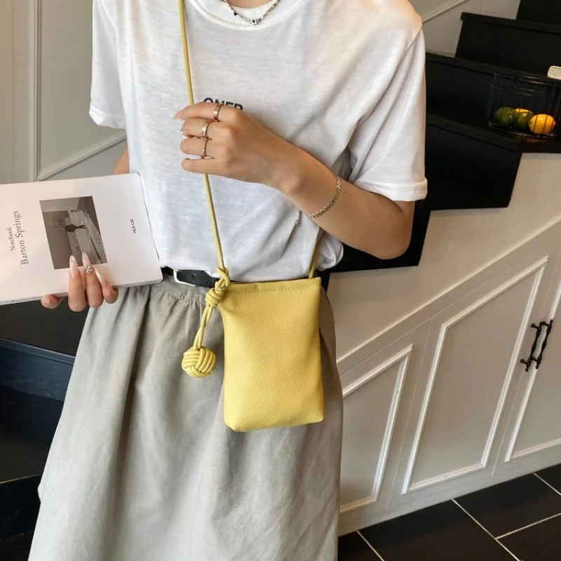 กระเป๋าสะพายไหล่หนังแบรนด์หรูสำหรับผู้หญิง ดีไซน์เก๋ไก๋ทันสมัย ปี 2025 ผลงานของดีไซเนอร์ชื่อดัง คลาสสิก ยอดนิยม สไตล์ลำลอง งานฝีมือระดับพรีเมียม ​