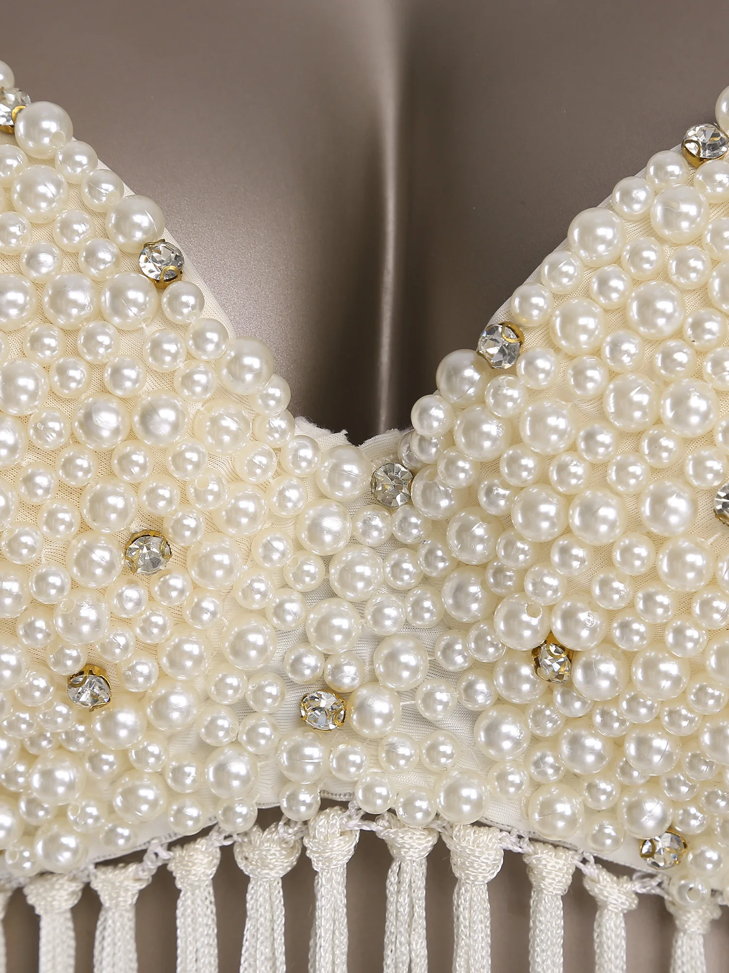 حمالة صدر نسائية للرقص الشرقي هامشية من الخرز البلاستيكي بالكامل حمالة صدر رافعة للصدر مع لوحات كتف لحفلات الرقص الهندي اللاتيني