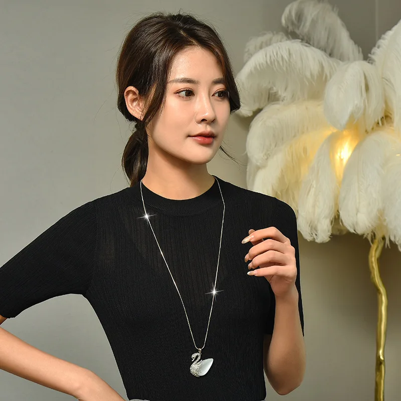Nuovissima catena maglione cigno, ciondolo cigno occhio di gatto femminile, collana lunga autunnale e invernale, accessori eleganti e versatili