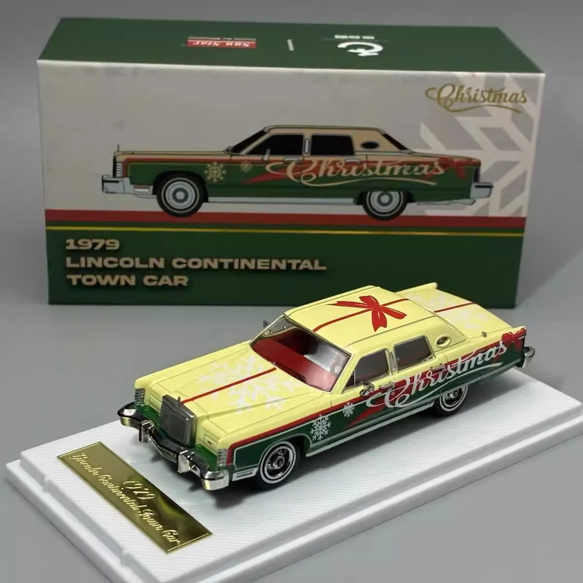 

Turning Crush 1:64 Compact 1979 Christmas decoration Giftable Diecast Model Car