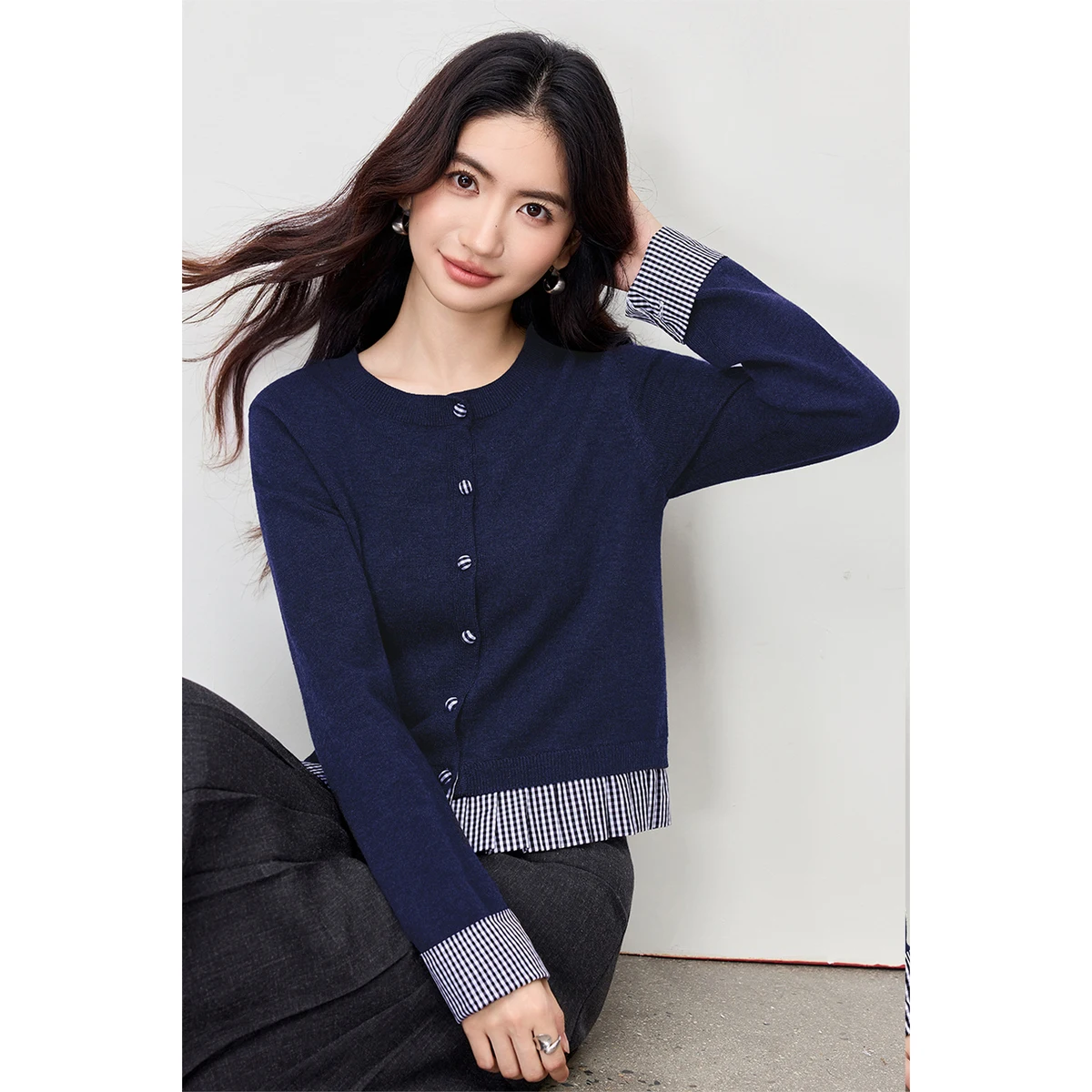 SENTUBILA Cardigan a due pezzi finto da donna 2025 Autunno O-Collo Contrasto Splicing Maglione scozzese Pendolare Casual Top in maglia W54EB4066