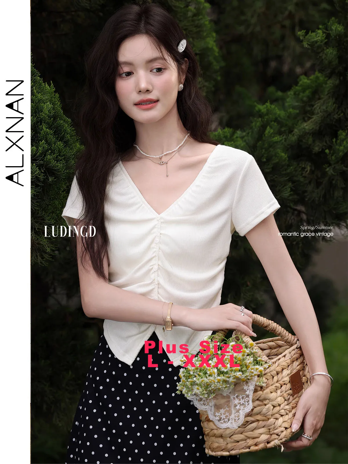 

ALXNAN Plus Size White V-neck T-shirt Elegant Casual Pleated Slim-fit T-shirt 2025 Summer Office Lady Short Sleeve Tops D11372