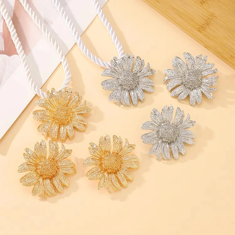 3 Pcs/set Simple Fashion Starfish Pendant Necklace Ocean Style Party Banquet Exaggerated Earrings Personalized Women Jewelry Set