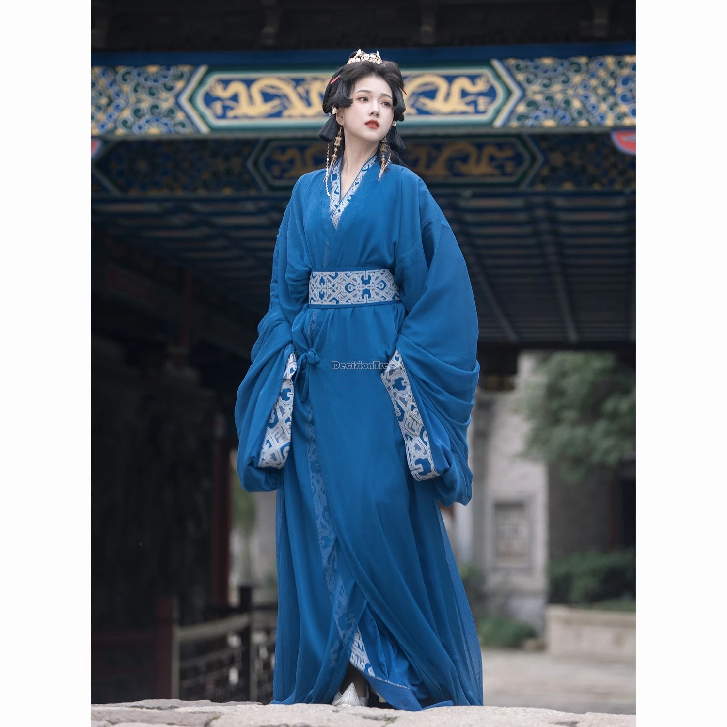 

Восстановленная версия 2025 года, традиционный китайский женский халат Чжанто Ханьфу с длинным хвостом, прямая юбка с большими рукавами Ханьфу