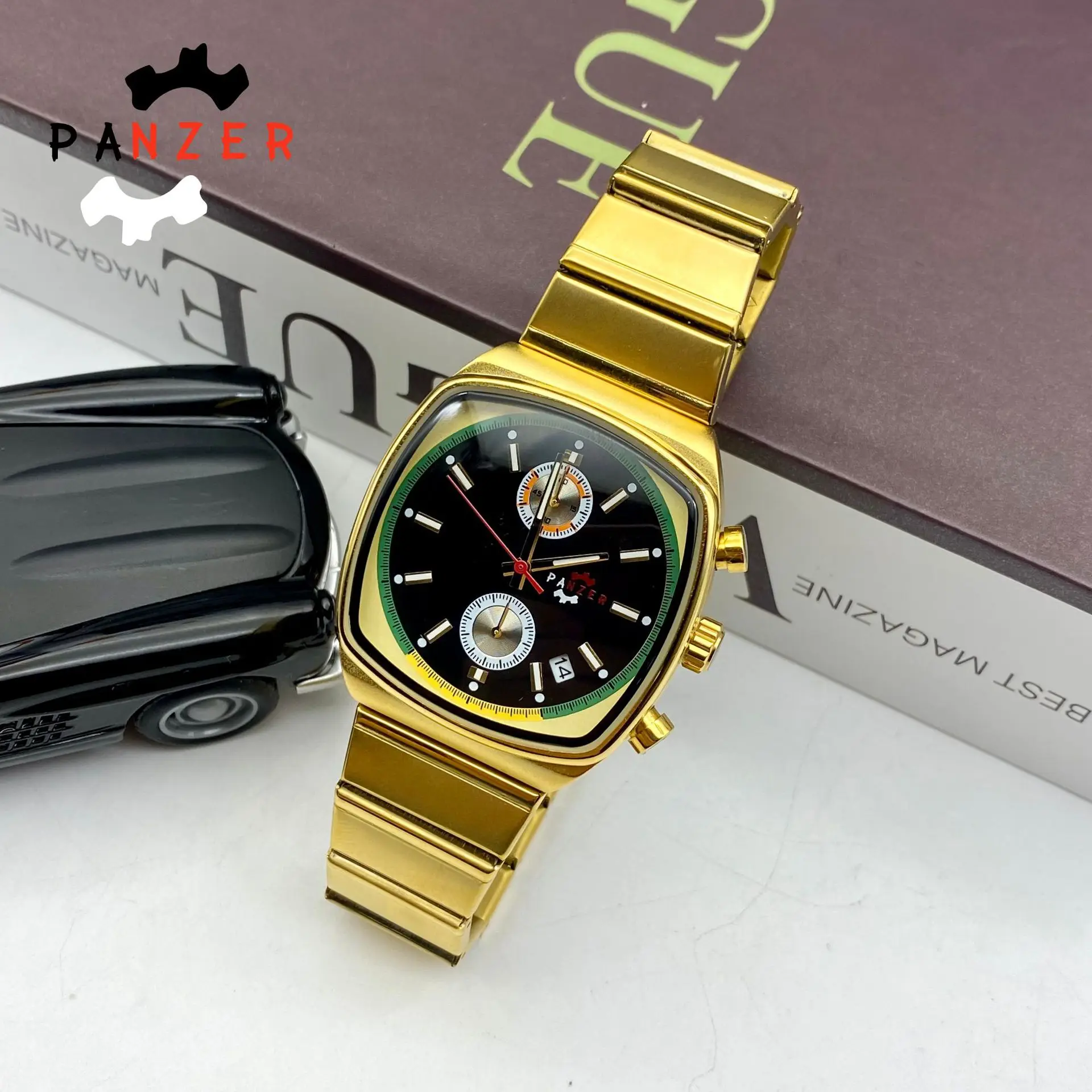 

Women's Gift: Men's Square Three-Hand Quartz Watch with Digital Calendar and Stainless Steel StrapA High-End Women's Wristwatch.