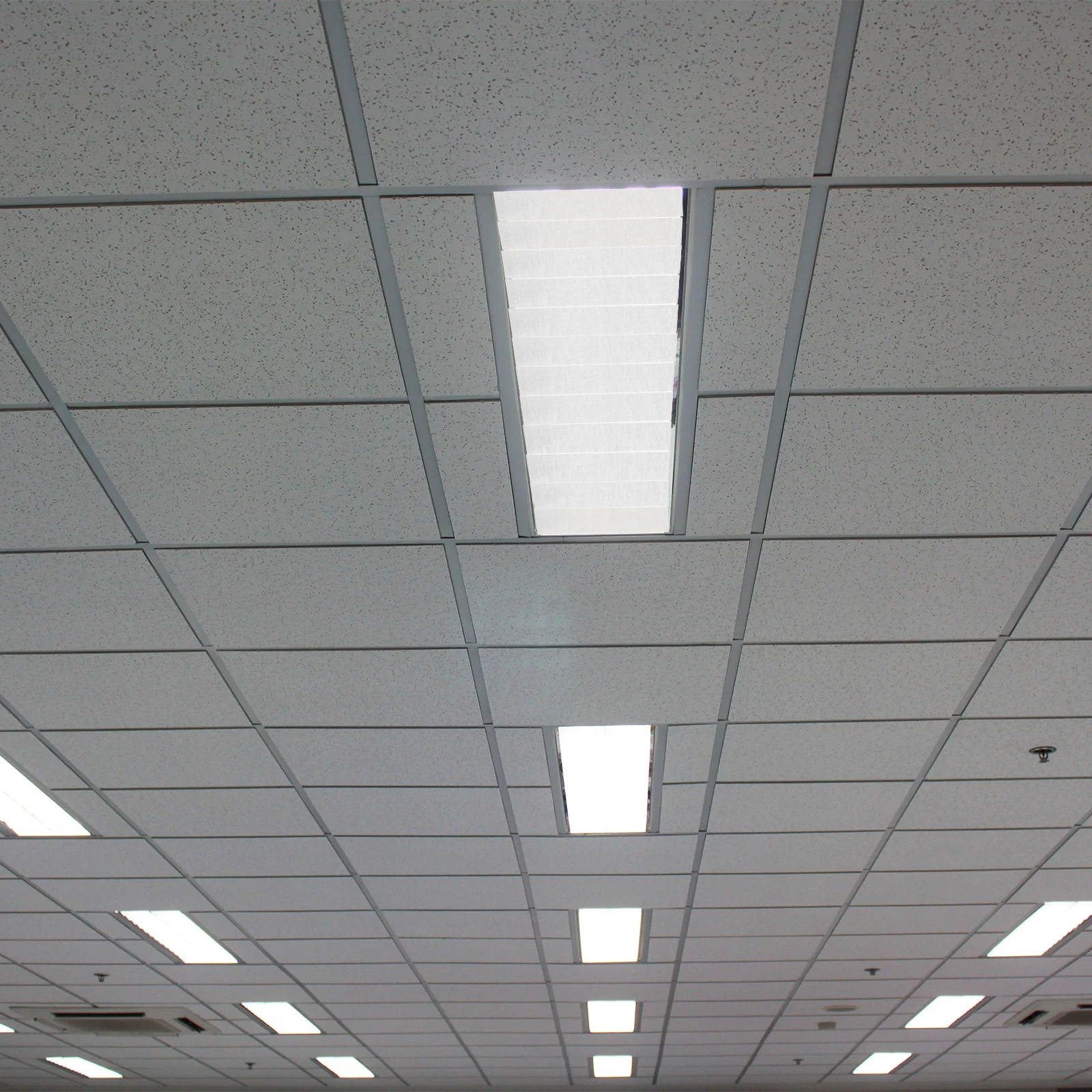 

Office Ceiling Strip Heat Resistant Fireproof Anti Glare Soft Cover For Long Working Hours Durable Pvc Lampshade Diffuser For