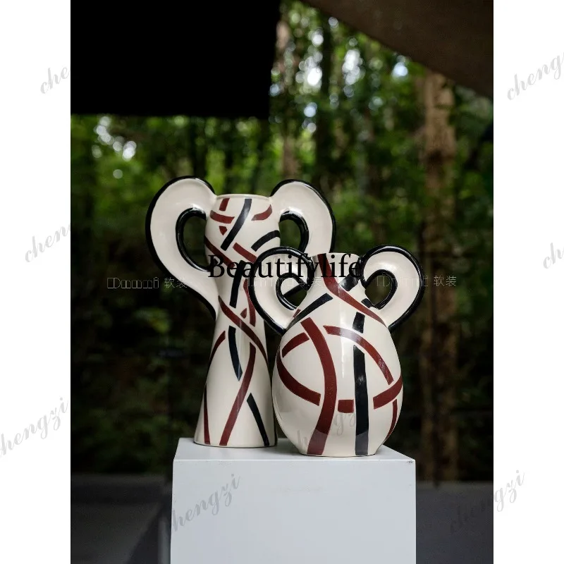 Red and black lines contrasting colors exquisite retro hand-painted ceramic vase home art ornament