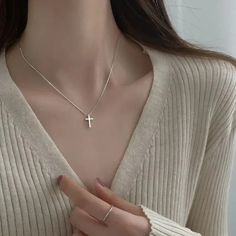 Fashionable and Minimalist Cross Pendant Necklace for Women and Men, Chain Necklace for Cool Girls, Punk Hip-hop Jewelry Gift