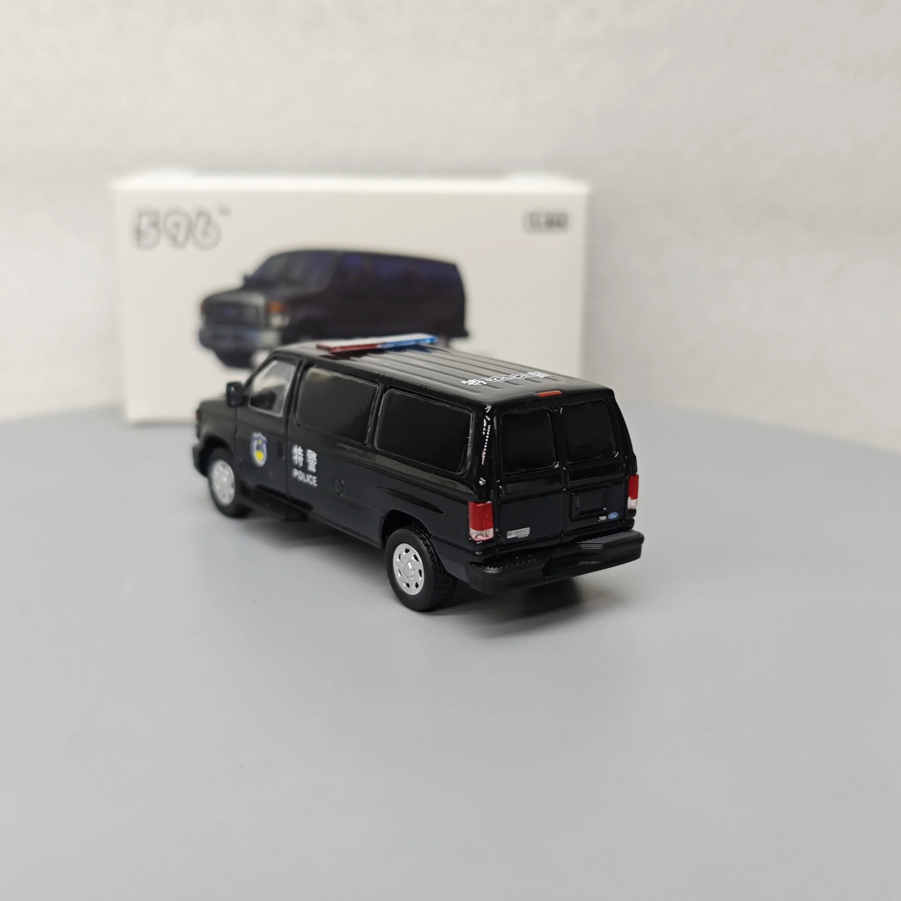 

596 1:64 Ford E-Series Vans E350 Police Car Alloy Car Model Die-casting Mini Car Children's Toy Gift