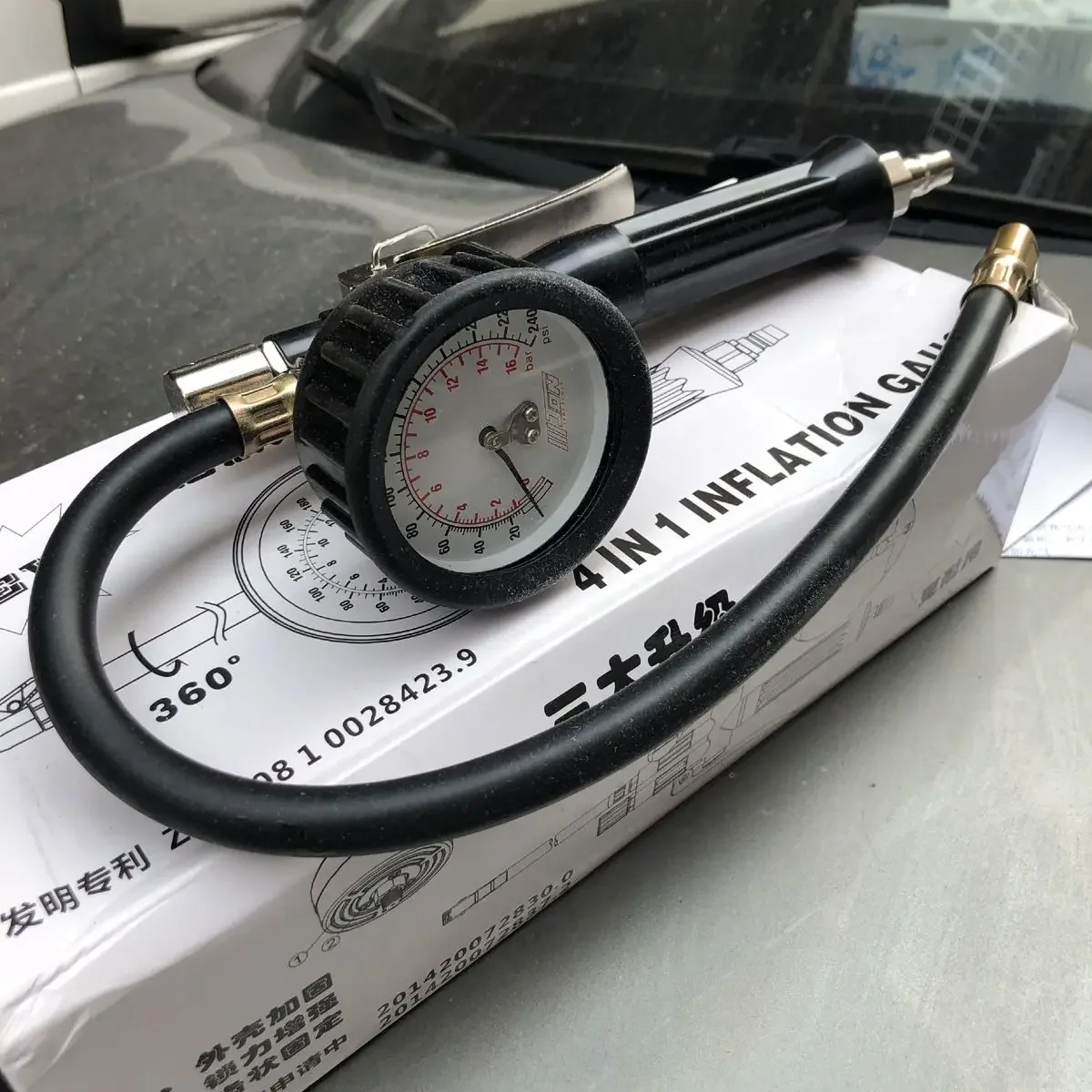 

2025 Высокоточный противоударный многофункциональный манометр для шин «четыре в одном», надувной пистолет, точный тип указателя измерения