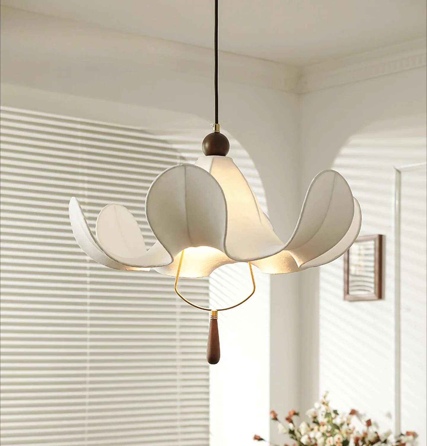 Vintage French Floral Ceiling Lamp Romantic Retro Hanging Light Perfect for Master Bedroom and Cozy Restaurant Interior Decorati