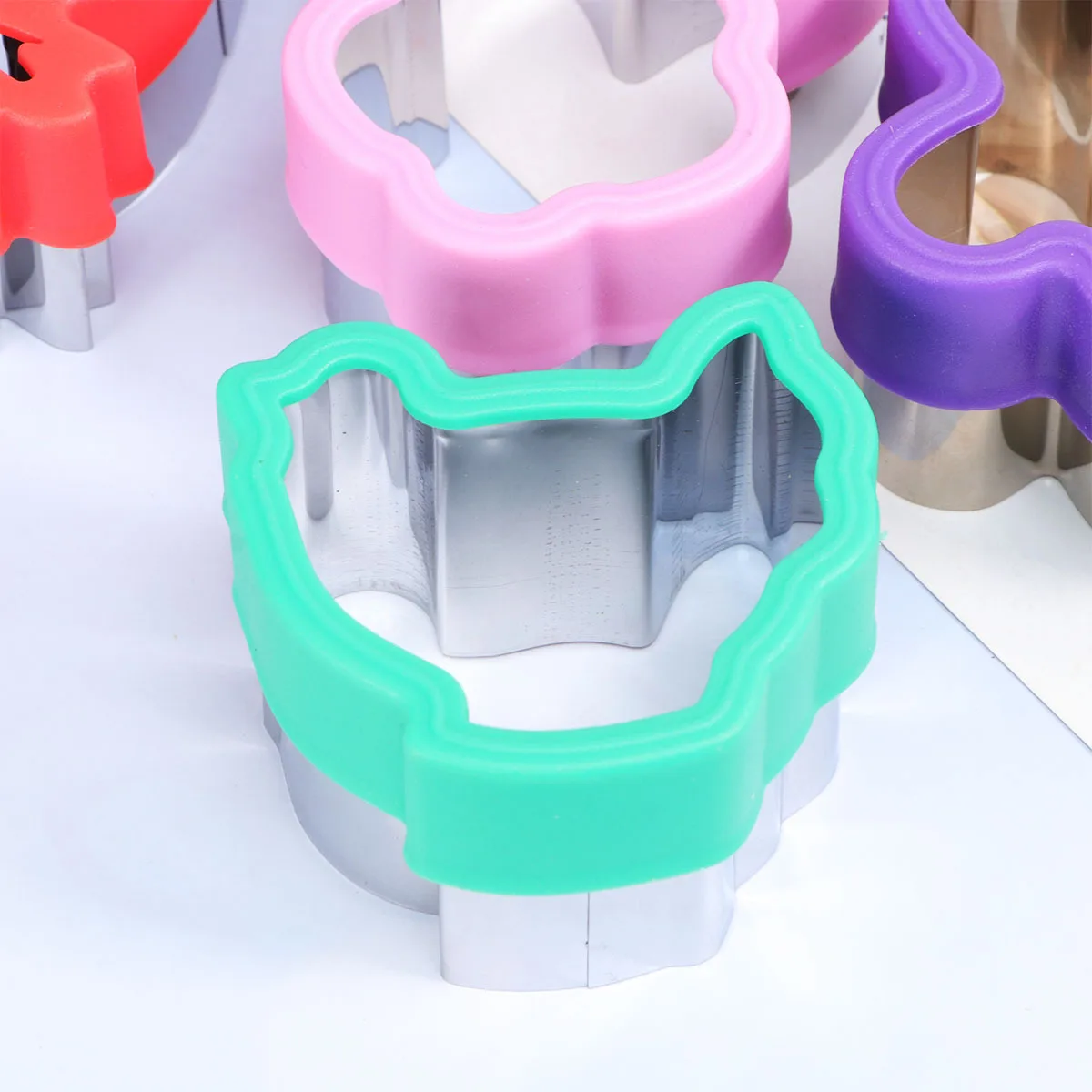 

5Pcs Easter Themed Baking Mold Set Multi Use Cake Tool for Fondant Cookies Chocolate Craft Ideal for Family Gathering Gift