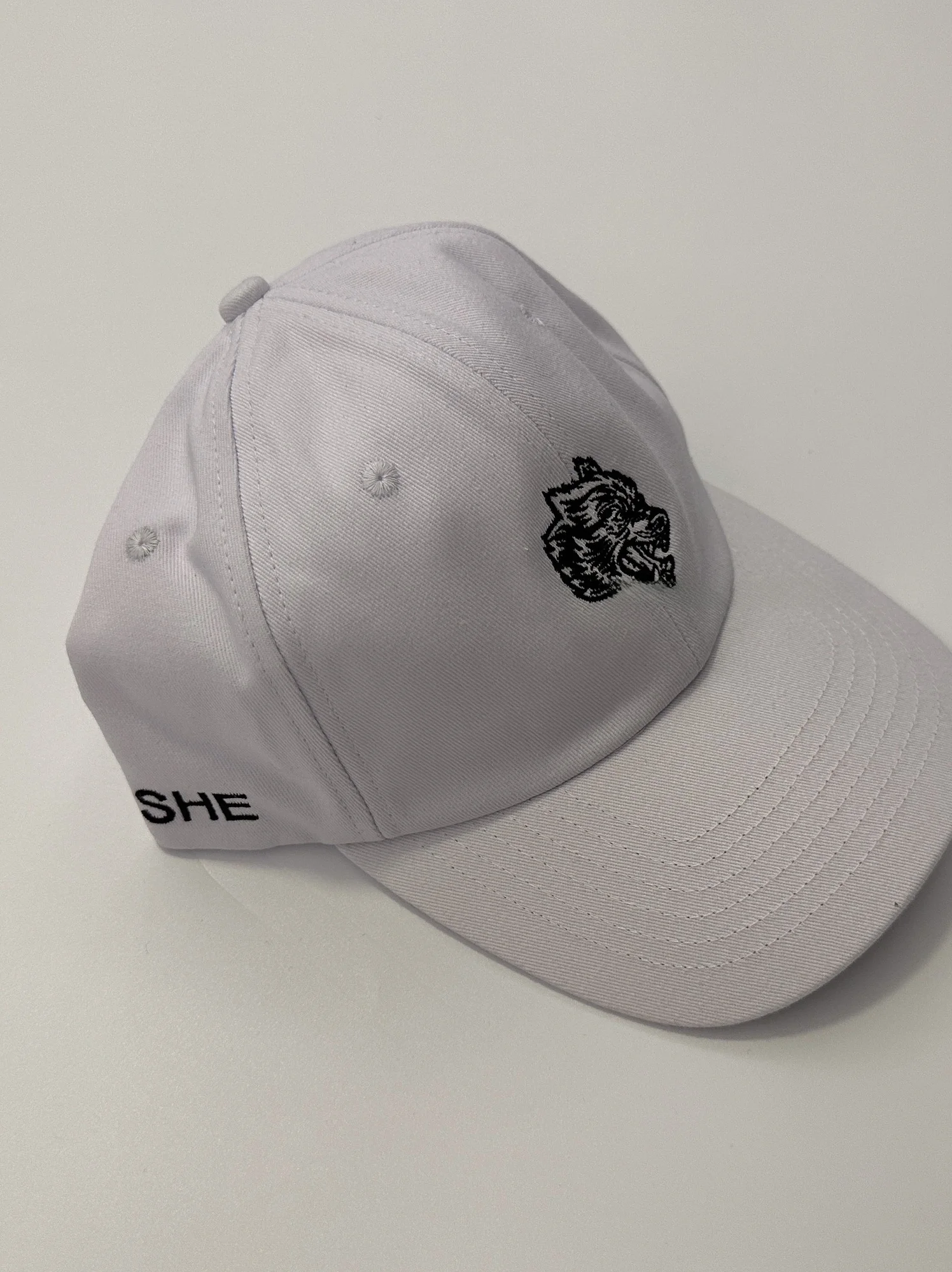 casquette-de-baseball-ultra-classique-noire-et-blanche-pour-femme-modele-ttwolves-accessoire-de-mode-essentiel-en-coton