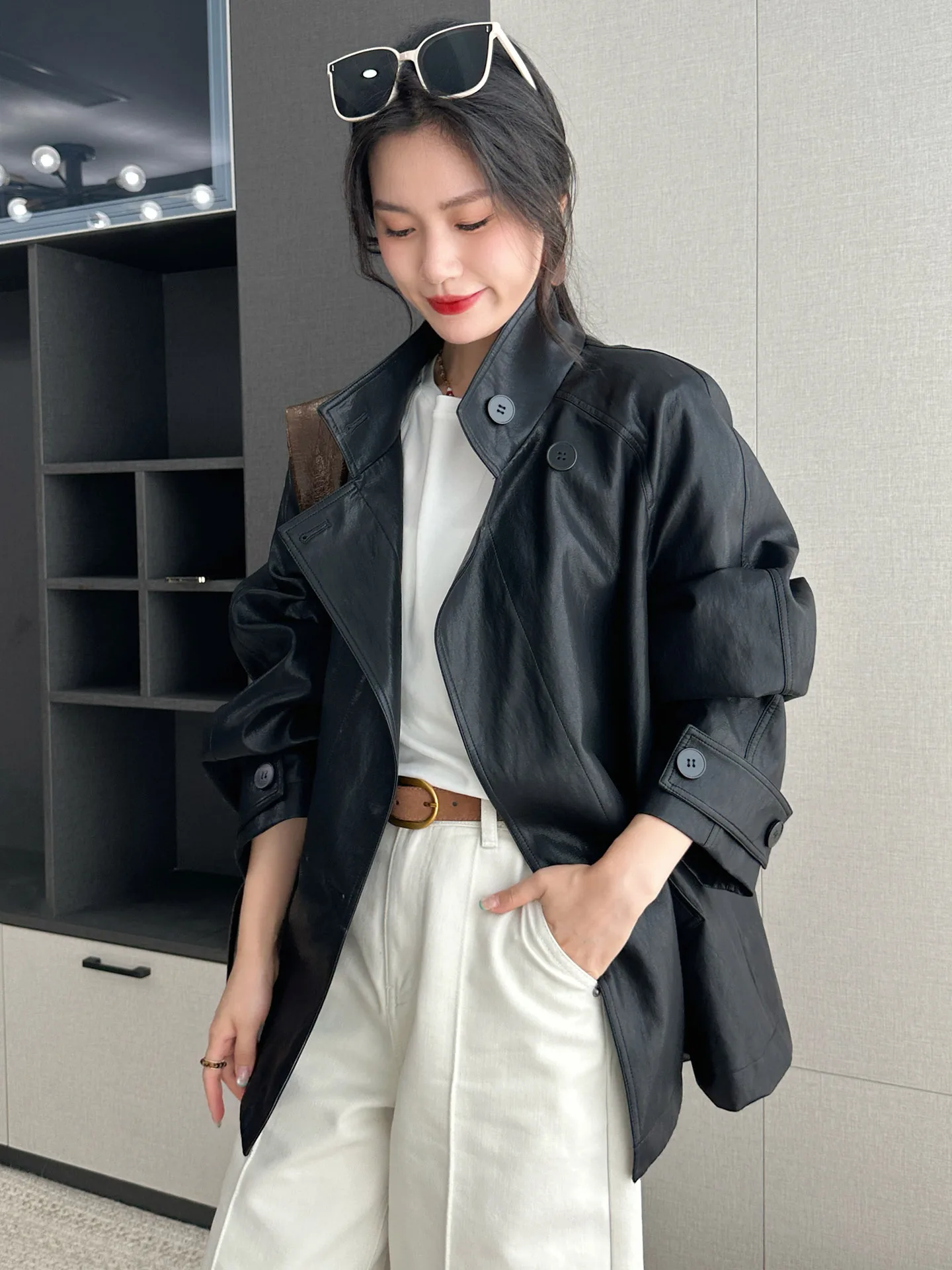 エレ PUレザー ジャケット レディース ベルト付き カジュアル 多用途 プロテインレザーコート 秋 2025 通勤 スタイリッシュ ロング スーツカラー