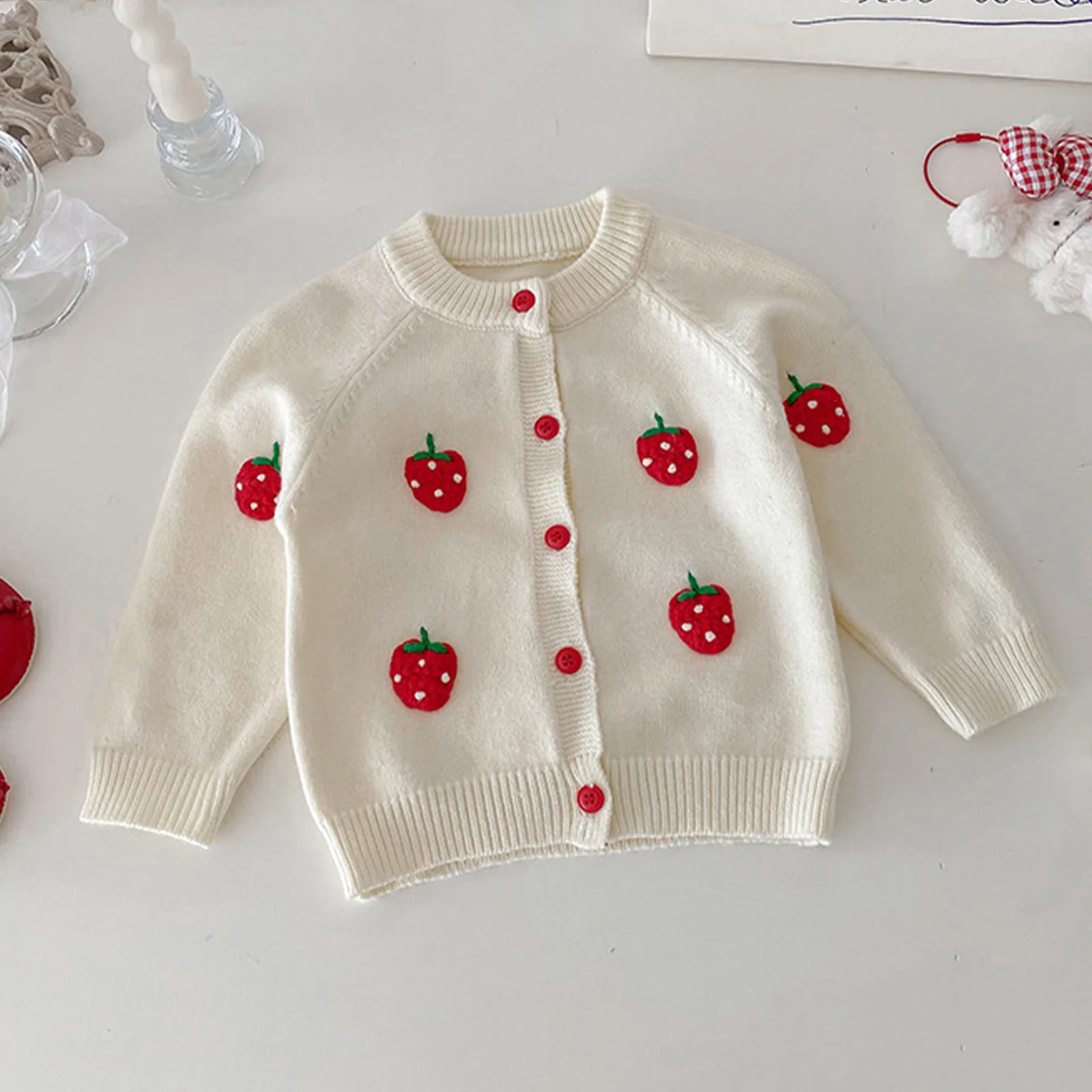 幼児女の赤ちゃん春秋ニット服イチゴ刺繍カーディガンコートとショートパンツクリスマス誕生日パーティー衣装