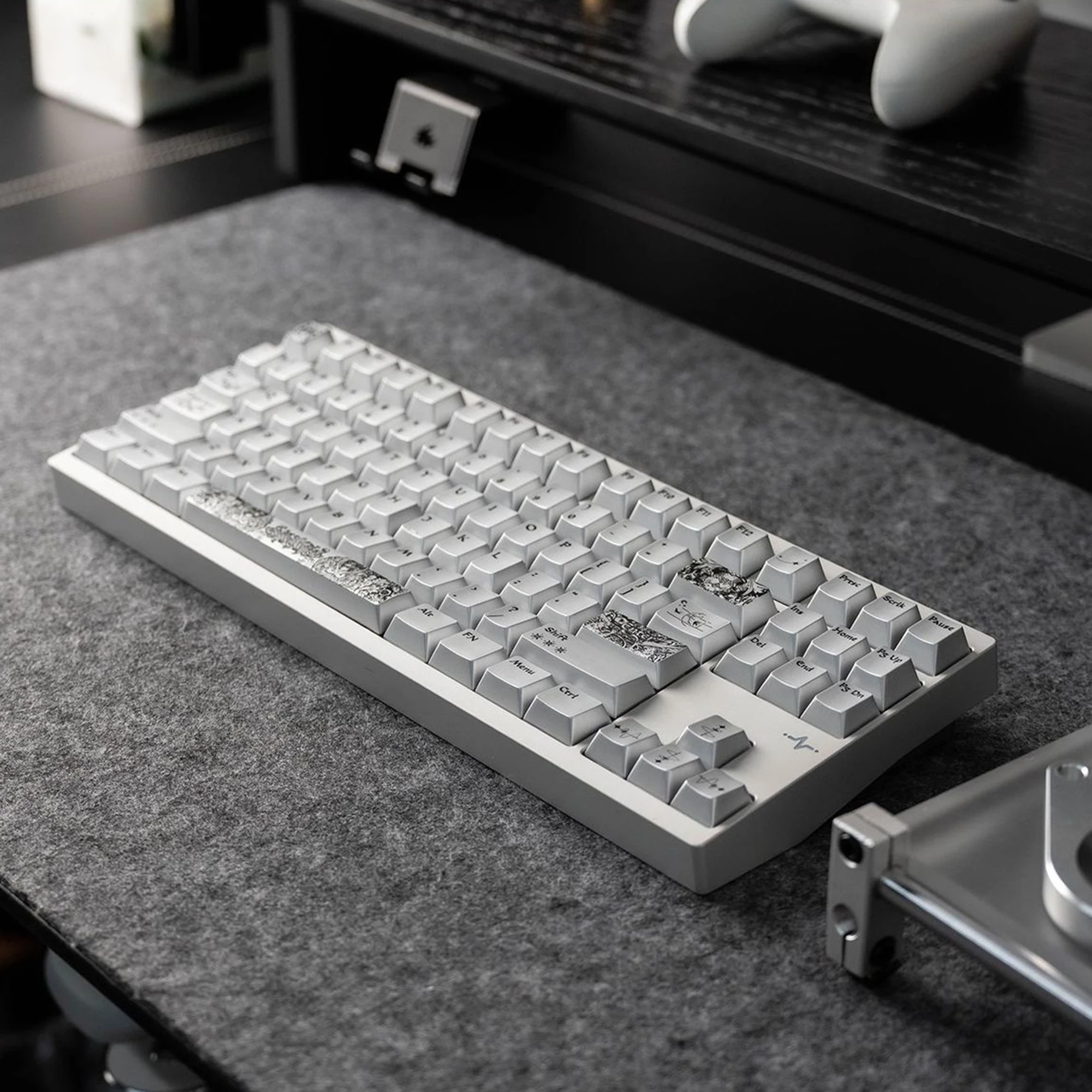 127 Keys Silver Wing Style Metallic Paint Finish Cherry Profile PC Dye Sub Keycaps for 75/87/98/104/108 MX Mechanical Keyboard