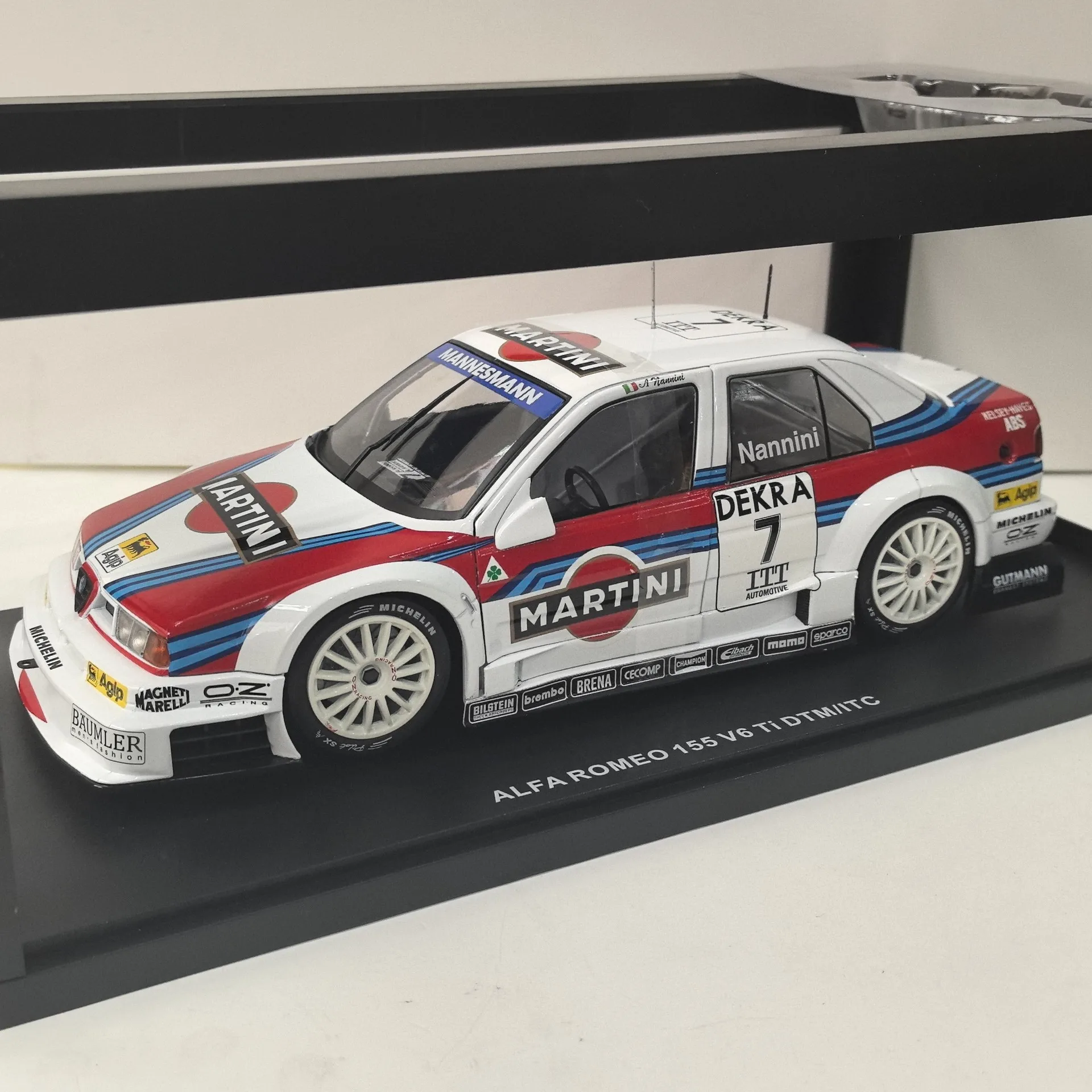 

Diecast WERK83 1/18 Scale ALFA ROMEO 1995 Alloy Car Model Collectible Toy Gift Souvenir Display Ornament