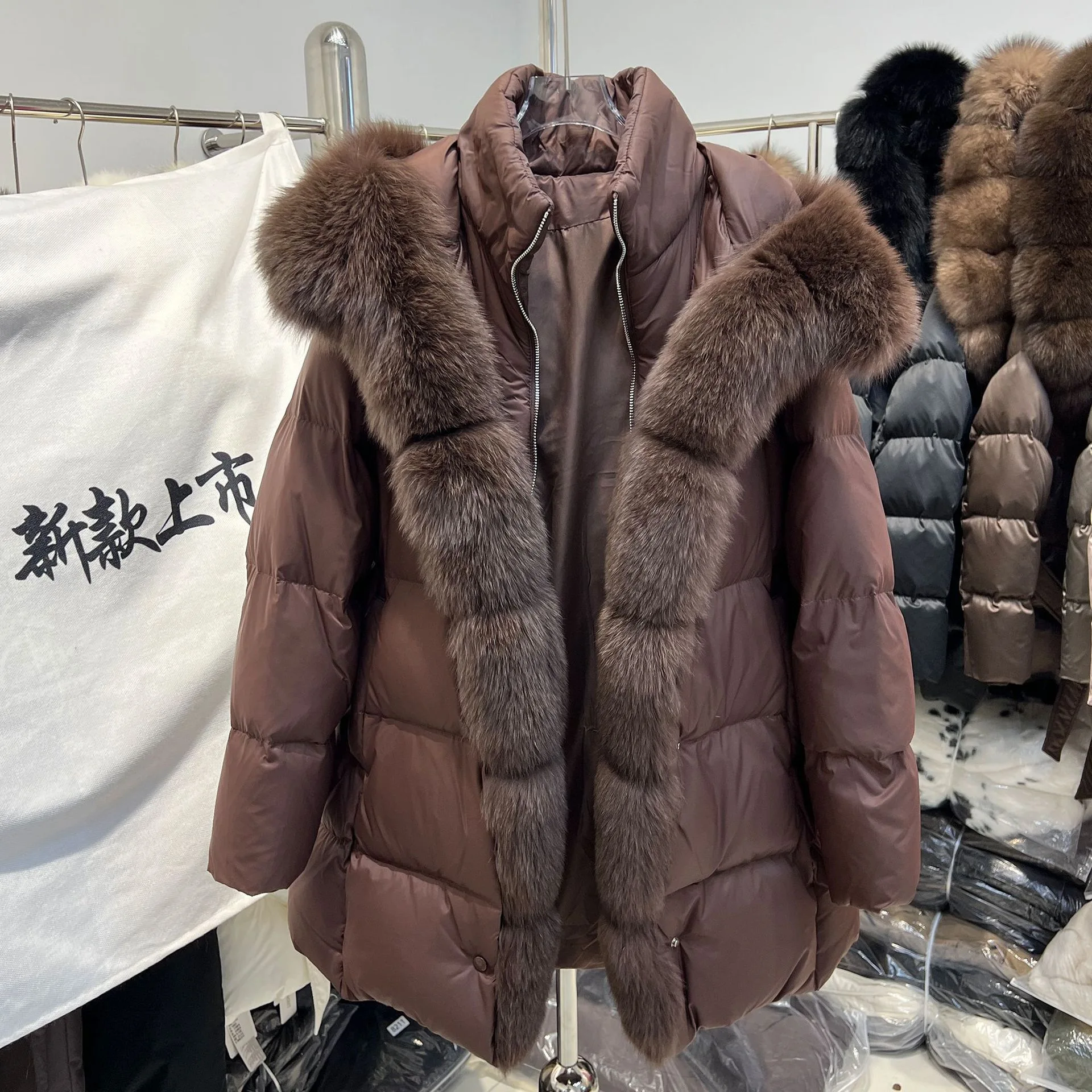 Chaqueta de plumas de ganso blanco para mujer, chaqueta acolchada con capucha de piel de zorro auténtica, abrigo de nieve acolchado medio largo grueso y cálido para invierno 2026