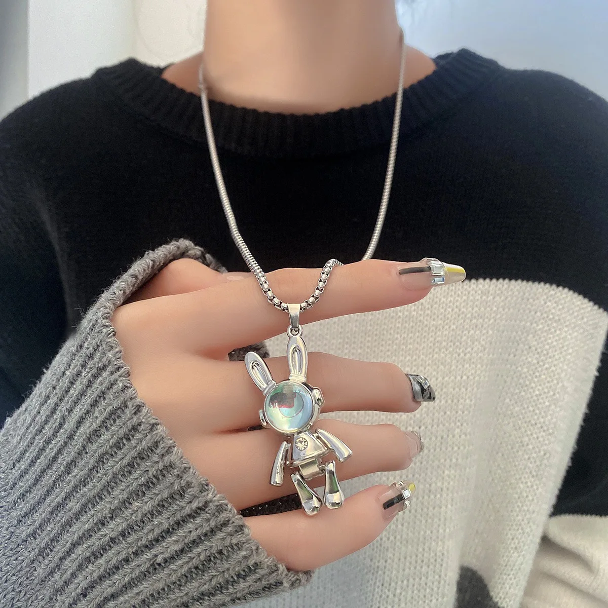 

Movable Mechanical Rabbit Necklace Hip-Hop Style Accessories for Guys Niche Design Couple Sweater Hoodie Chain for Girls