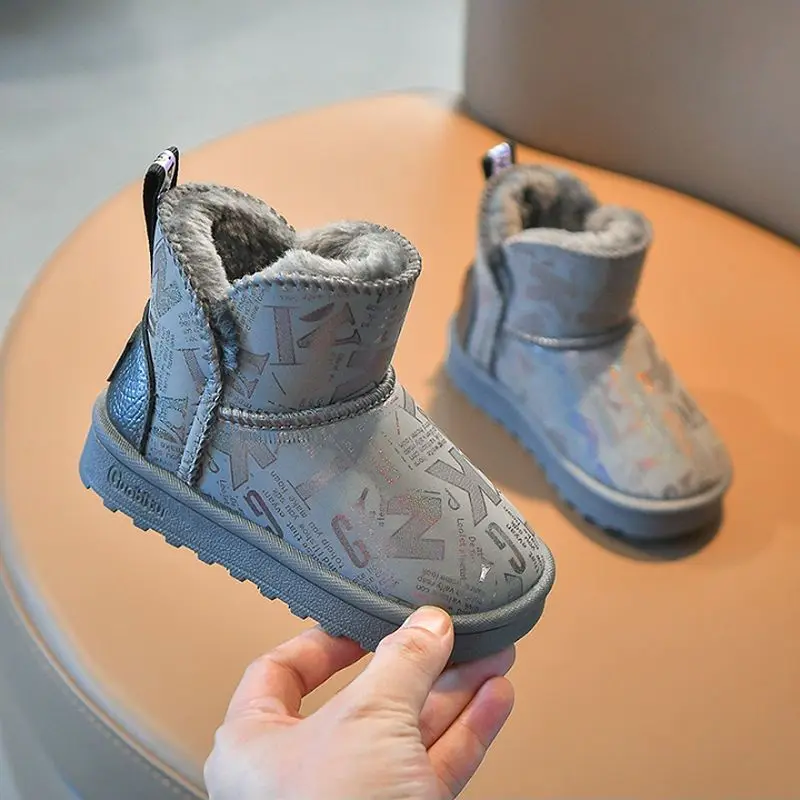 Stivali da neve impermeabili per bambini Stivali corti antiscivolo foderati in pile caldo invernale per scarpe da esterno casual alla moda per ragazzi e ragazze