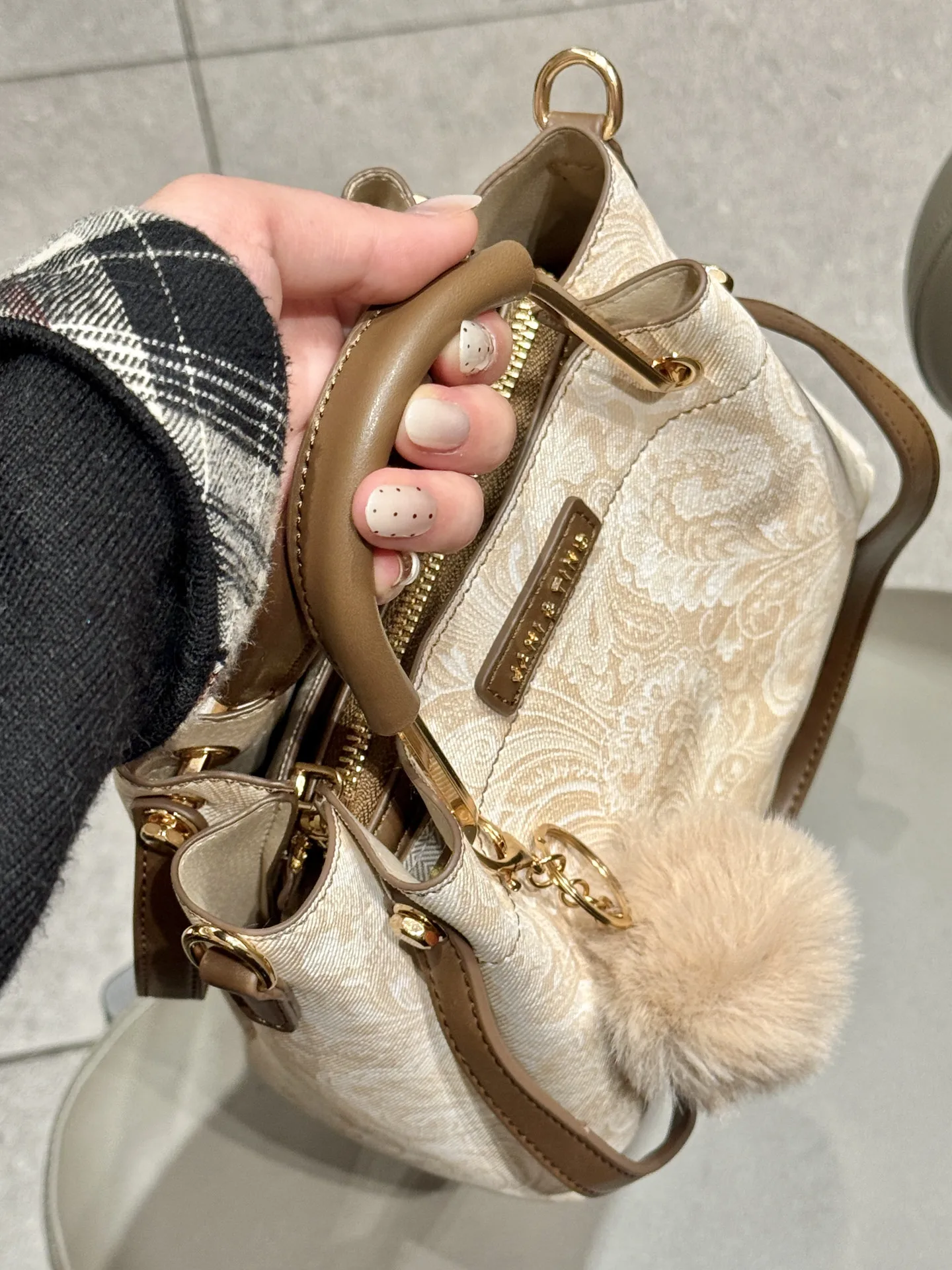 amiciyah-fashion-embroidered-large-capacity-handbag-women's-single-shoulder-bag-luxury-ball-pendant-youth-zipper-closure-leat