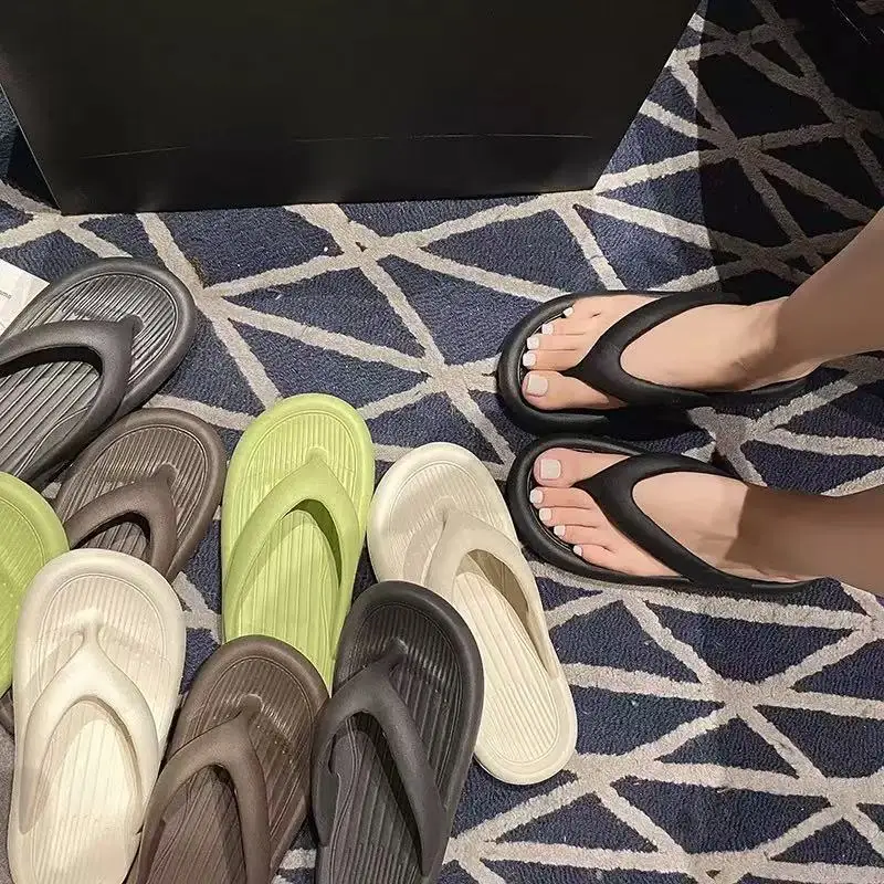 Summer Women's Flip-Flops Thick-Soled Outdoor Wearable Beach Sandals Men's Bathroom Slippers Couple's Stylish Slipper Shoes