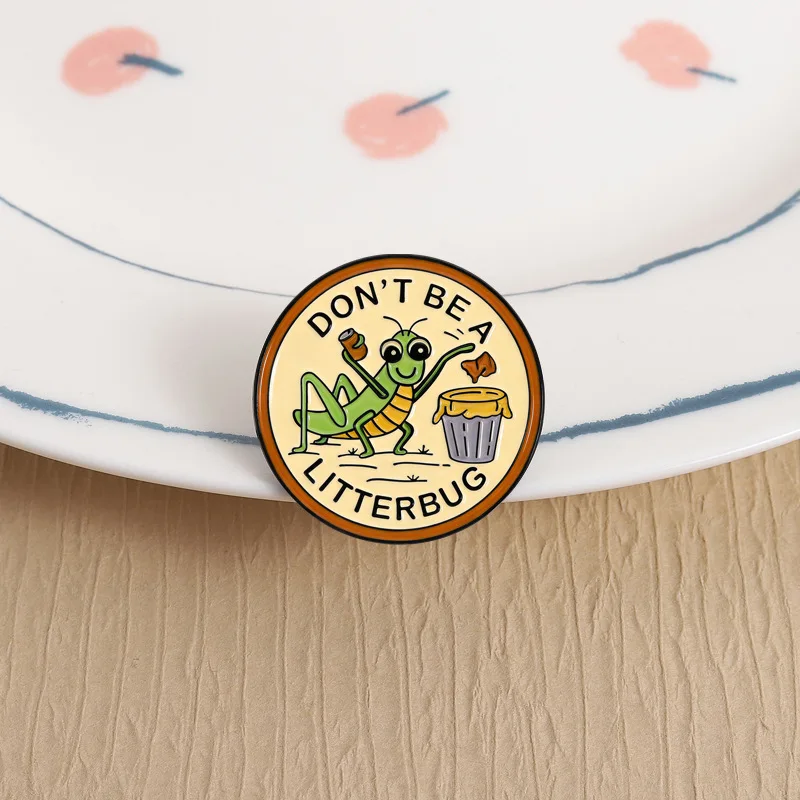 Creative Retro Circular Cartoon Grasshopper Environmental Protection Public Welfare Badge Fun Brooch Personalized Pin Accessory
