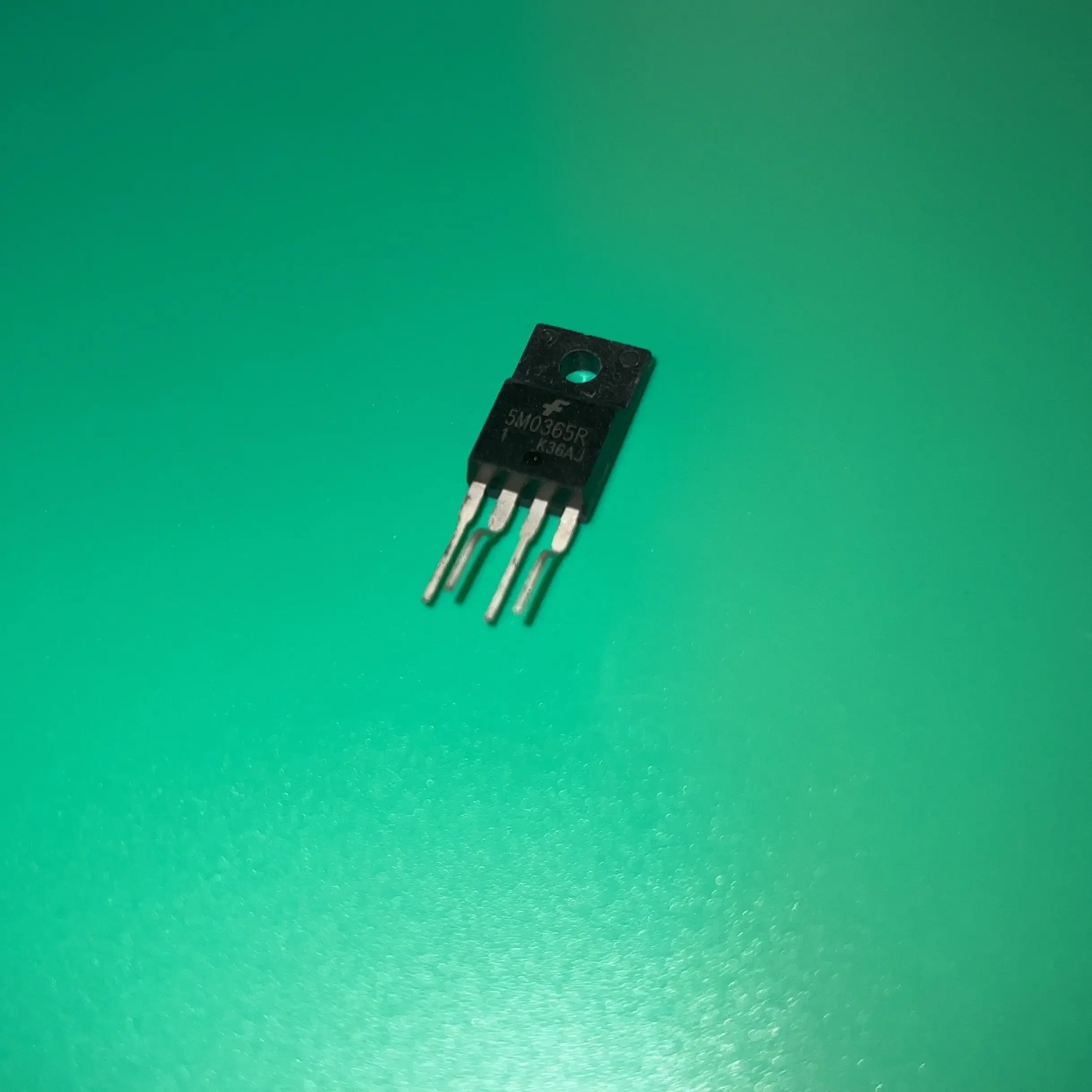 

5 шт./лот 5M0365R TO220F KA5M0365RYDTU TO220F-4 IC SWIT PWM CM OVP UVLO HV TO220 KA5M0365RYD 5M0365 R 5M 0365R
