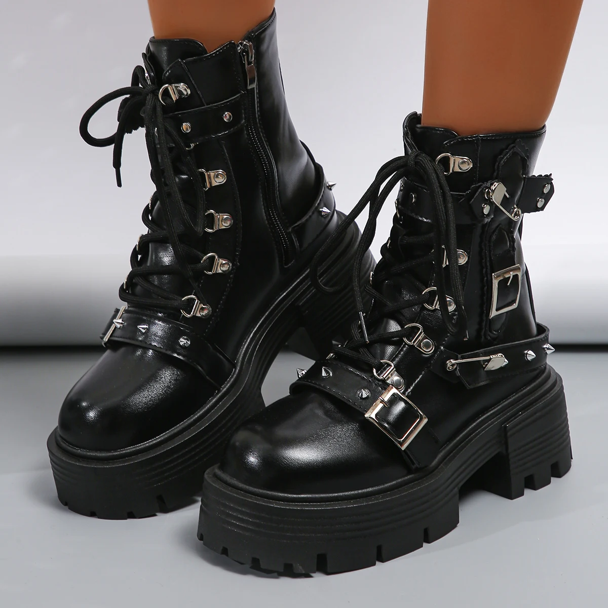 

Women's Fashion Thick Bottom Lolita Riveted Martin Boots Autumn Winter New Punk Style Motorcycle Short Barrel Boots