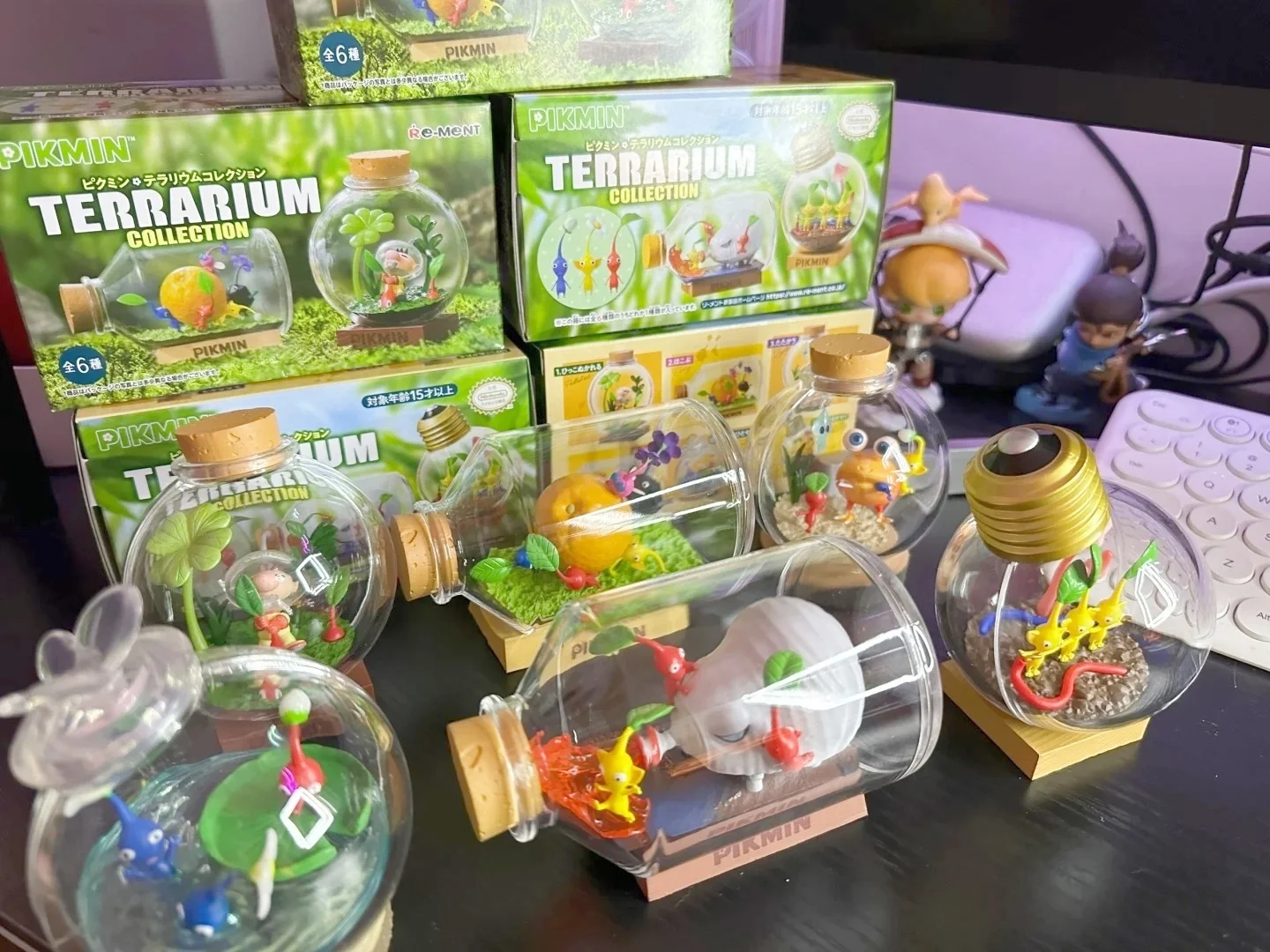 재고 있음 오리지널 피크민 테라리움 컬렉션 블라인드 박스 게임 애니메이션 미니 피규어 캔디 장난감 팬들을 위한 선물 어린이 장난감 선물