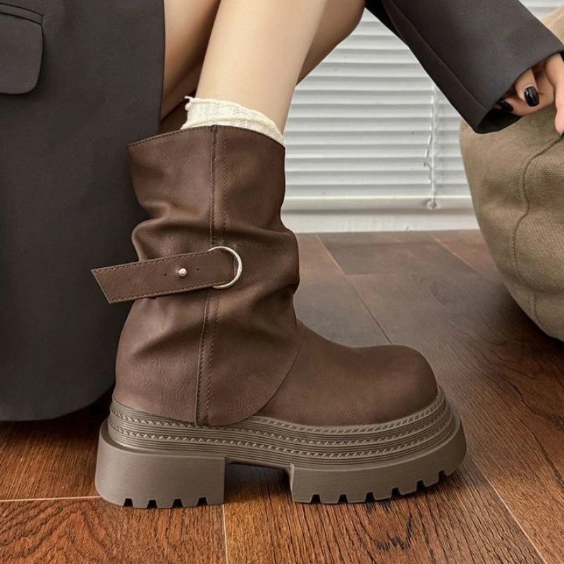 المرأة الارتفاع زيادة أحذية رعاة البقر سميكة سوليد الأوسط الأحذية بسيطة مريحة حذاء من الجلد جولة تو كعب سميك الأحذية النسائية