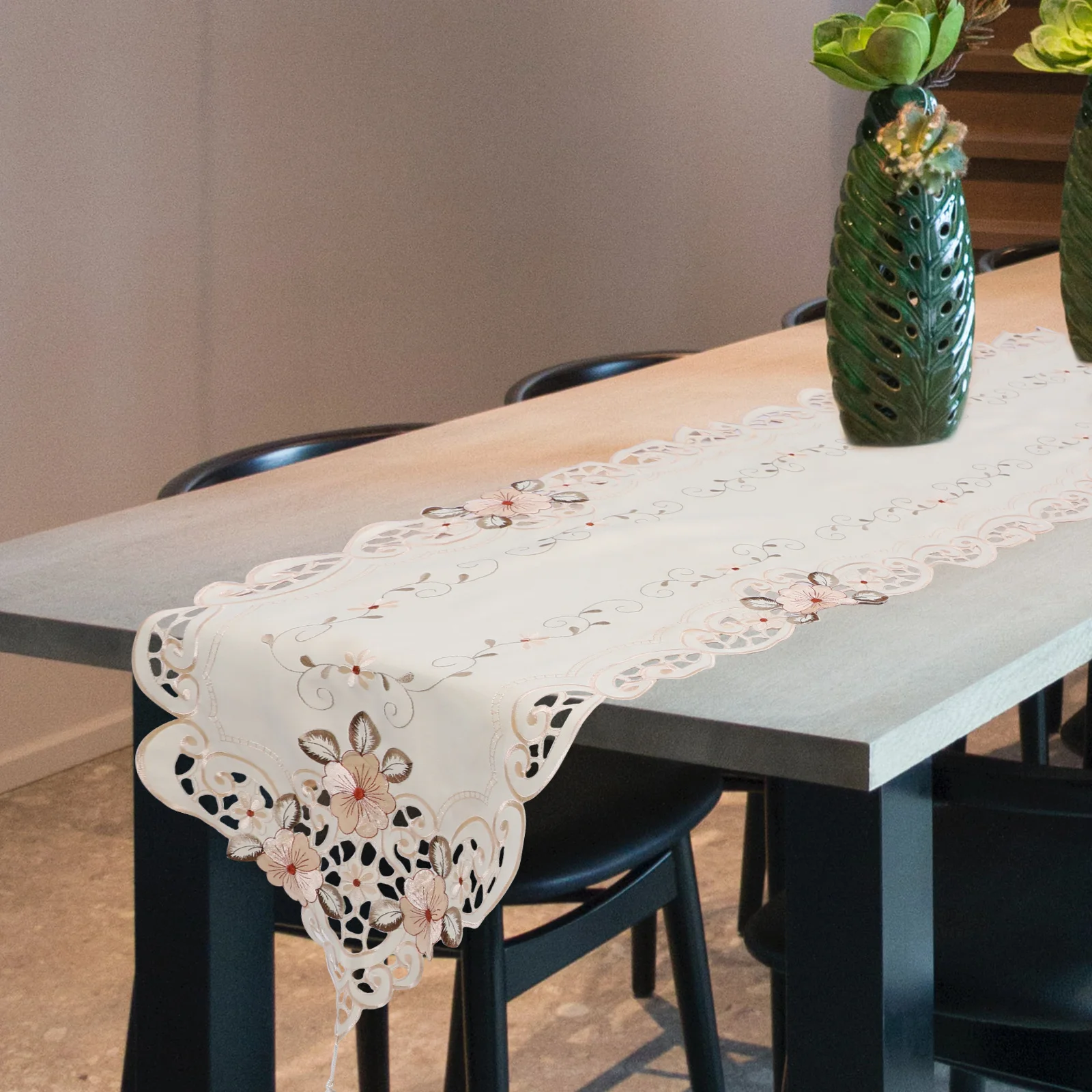 

1Pcs Embroidered Wedding Tablecloth Decorative Table Cover Protective Reusable Practical Table Decoration for Home