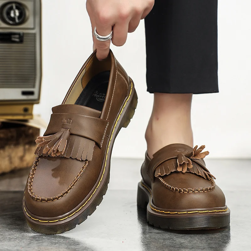 

Парные высококачественные лоферы в стиле ретро с цветными блоками на мягкой подошве. Модные универсальные повседневные прогулочные брендовые лоферы на мягкой подошве.