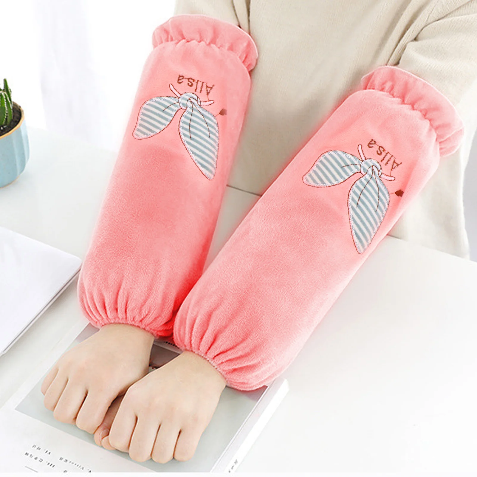 

Embroidered Warm Oversleeves Elastic Reusable Arm Protectors For Cleaning Kitchen Oilproof Household Use
