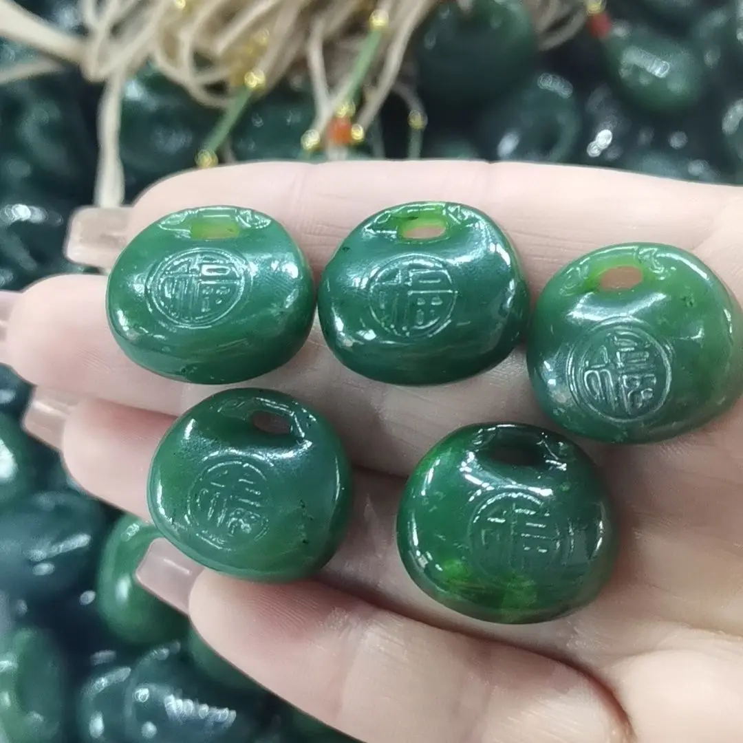 

Natural clear water Hetian jade pendant, natural Hetian jade jasper small fat lucky lock necklace, delivery rope gift box, genui